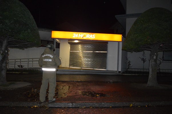 Carabineros de Coyhaique detuvo a tres personas por daños en sector de cajero automático del Banco Estado