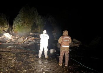 Carabineros de Labocar en coordinación con la Fiscalía realiza peritajes e indaga deceso tras incendio de hostal en isla de Melimoyu
