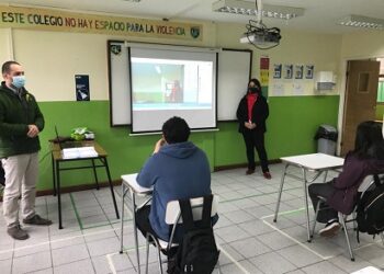 Autoridades de educación visitan establecimientos para dialogar sobre el retorno a clases presenciales