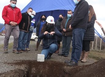Autoridades instalan primera piedra del tramo Cochrane – cuesta El Traro de la Ruta 7 Sur