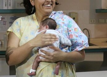 Gobierno extiende postnatal de emergencia por tres meses