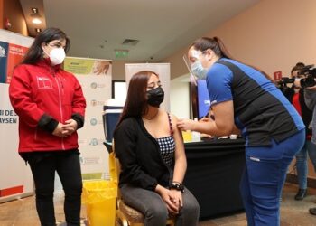 Autoridades regionales dan inicio al proceso de vacunación en menores de 18 años