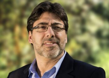 Daniel Jadue promueve una ley de medios para asegurar pluralismo y diversidad de voces y superar el actual modelo de concentración de medios de comunicación