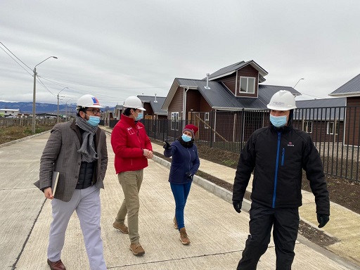Seremi Constató en Terreno Etapas Finales de la Construcción de 68 Viviendas en Balmaceda