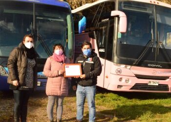 Con reconocimiento a empresaria de buses conmemoran Día Nacional de la Trabajadora y del Trabajador del Transporte Público