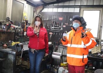 Talleres mecánicos y negocios de barrio forman parte de la vacunación en terreno que realiza la Seremi de Salud