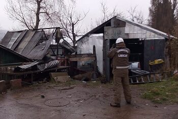 Carabineros indaga incendio estructural y junto a vecinos de Coyhaique realiza evacuación de dos adultos mayores