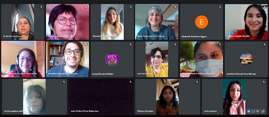 Participantes del Programa Mujer Emprende asisten a charla informativa del SERNAC