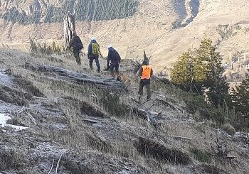Tras 16 horas de trabajo, Carabineros del GOPE ubicó y rescató a excursionistas extraviados en Cerro Panguilemu