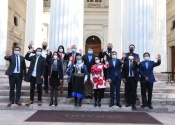 Gobernadoras y Gobernadores Regionales de todo el país firman acuerdo de colaboración con la Convención Constitucional