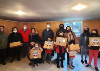 En Villa Los Torreones entregan set infantiles con proyecto 2% cultura del Gobierno Regional de Aysén