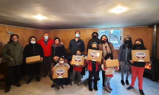 En Villa Los Torreones entregan set infantiles con proyecto 2% cultura del Gobierno Regional de Aysén