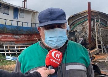 Sindicato de maestros de ribera de Puerto Aysén entrega respaldo a carpintero notificado de desalojo en Melinka