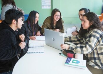 UAysén imparte preuniversitario gratuito a 310 jóvenes de 28 establecimientos de la región