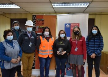 Minería y Mujer entregan reconocimiento a mujer destacada en la industria minera