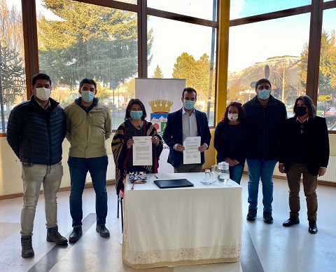 MUNICIPALIDAD DE COYHAIQUE FIRMA CONVENIO DE COLABORACIÓN CON MUNICIPALIDAD DE LA PINTANA