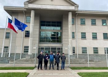 Sindicato de pescadores de Puyuhuapi presenta recurso de protección para forzar retiro de balsa jaula