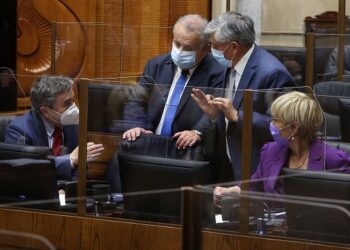 Senador Sandoval oficia a SERNAPESCA y SUBPESCA por instalación de jaulas de empresa salmonera en Puyuhuapi