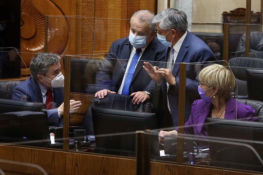 Senador Sandoval oficia a SERNAPESCA y SUBPESCA por instalación de jaulas de empresa salmonera en Puyuhuapi