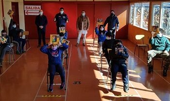 Programa Educación Financiera niños y niñas del FOSIS entrega tablets a estudiantes en Escuela de Balmaceda