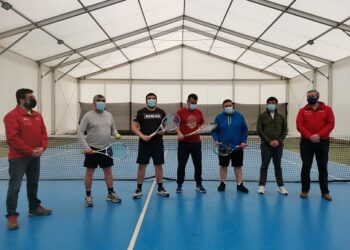 Proyecto FONDEPORTE “Raqueteando en La Patagonia” se ejecuta en canchas del Club de Tenis de Coyhaique