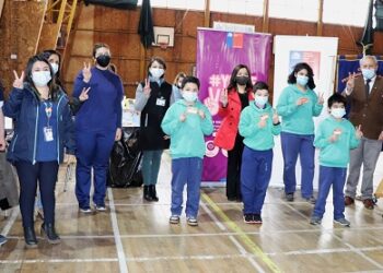 Comenzó vacunación escolar masiva contra el COVID-19