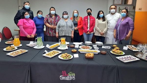 Integrantes de JJ.VV. Población Esteros de Aysén se capacitan en higiene y manipulación de alimentos