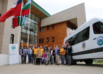 Entregan nuevo bus para el Centro Rehabilita