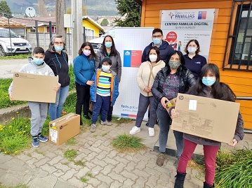 Donan computadores a niños y niñas para apoyarlos en sus estudios y rendimiento escolar