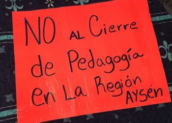 Pedagogía en Educación Básica del Campus Patagonia, UACh, se movilizan en rechazo al cierre de la carrera para el año 2023