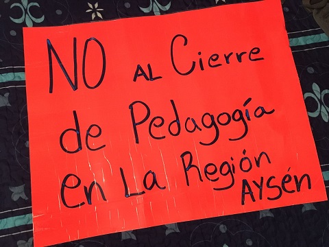 Pedagogía en Educación Básica del Campus Patagonia, UACh, se movilizan en rechazo al cierre de la carrera para el año 2023