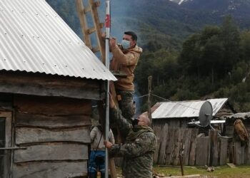 Acción entre Municipio de Lago Verde y Ejército permiten instalar radio VHF a vecinos de zonas apartadas