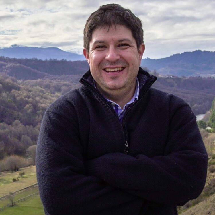 Candidato Briceño insiste en que no tuvo acceso a información privilegiada para obtener licitaciones a través de su OTEC