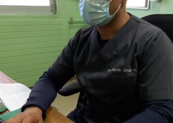 Pacientes y funcionarios de CESFAM Alejandro Gutiérrez destacan calidad en atención médica de Deyvis Cruz