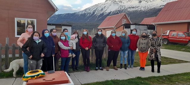 INTEGRANTES DE COMITÉ DE VIVIENDA DE VILLA CERRO CASTILLO RECLAMAN POR SUS TÍTULOS DE DOMINIO