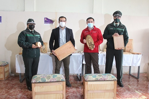 MUJERES PRIVADAS DE LIBERTAD SE CAPACITARON EN PIROGRABADO Y TRABAJOS EN MADERA