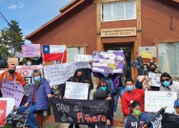 Con marcha por la ciudad profesores de Coyhaique adhirieron al paro social por la educación