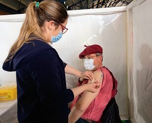 Comenzó vacunación con dosis de refuerzo para personas con esquema completo Pfizer, Astrazeneca y Cansino
