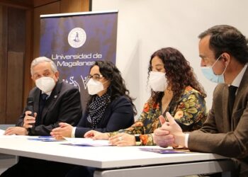 Gobernadores de Aysén y Magallanes firman primer convenio de colaboración del país