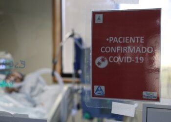 Casos POR COVID+ se duplican en lapso de una semana