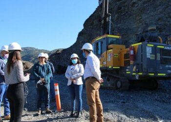 Gobierno Regional y Municipio de Cochrane avanzan en pavimentación para los vecinos y vecinas del sector sur de la región