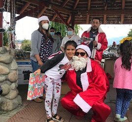 Equipos municipales colaboraron con el “Viejito Pascuero” en la comuna de Cisnes