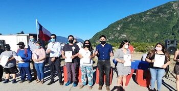 Dirigentes de los comités El Nogal y Llave Soñada de Puerto Aysén celebraron la entrega de subsidios habitacionales