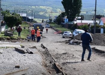 Verifican avances en la pavimentación de calle Los Pilcheros en Coyhaique