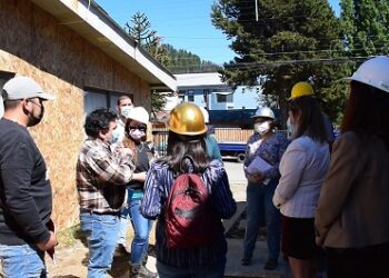 Autoridades visitan obras para instalar nueva norma que exigirá gestión de residuos en la construcción