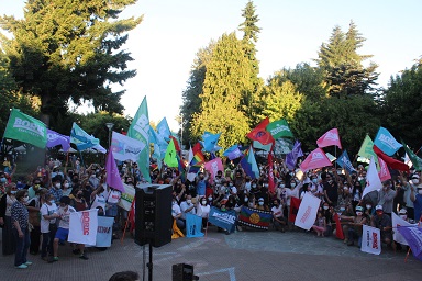Caravana y acto en plaza pentagonal de Coyhaique fueron parte de las actividades en cierre de campaña de Gabriel Boric