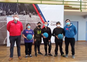 IND regional entrega reconocimiento a selección de natación y a profesor de taller de Goalball