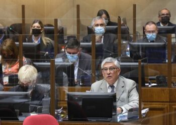 Senador Sandoval propone crear un sistema integral de promoción de la autonomía personal, de cuidados y de protección a la dependencia