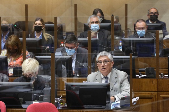 Senador Sandoval propone crear un sistema integral de promoción de la autonomía personal, de cuidados y de protección a la dependencia