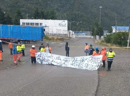 Estibadores de Puerto Aysén se movilizan por mejoras salariales